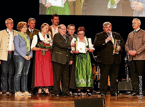 Übergabe goldene Bieridee